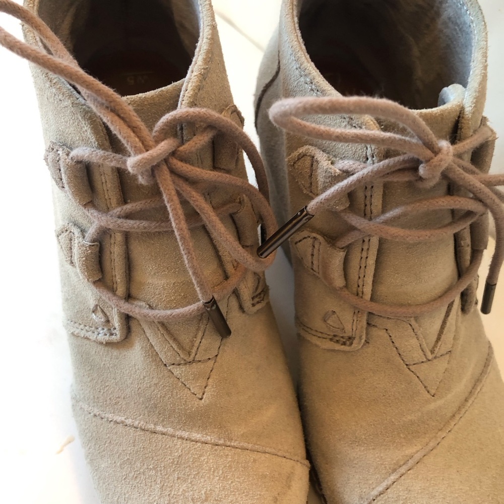TOMS Gray Suede Size 5 Women’s Wedge Heel Bootie-Send your offer! 🍁 - Picture 3 of 14
